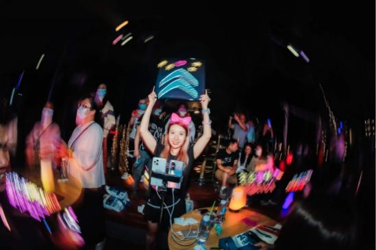 坚持以客户为中心的服务理念,坚持以客户为中心的企业文化