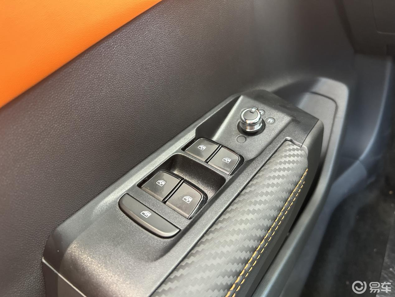 东风风神奕炫2021款后备箱,东风风神奕炫max后备箱