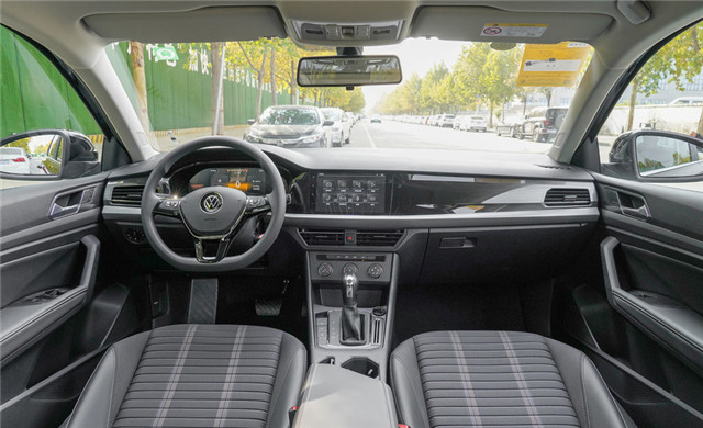 2022款朗逸280tsi1.4t舒适版落地,2021版大众朗逸有安全气囊吗