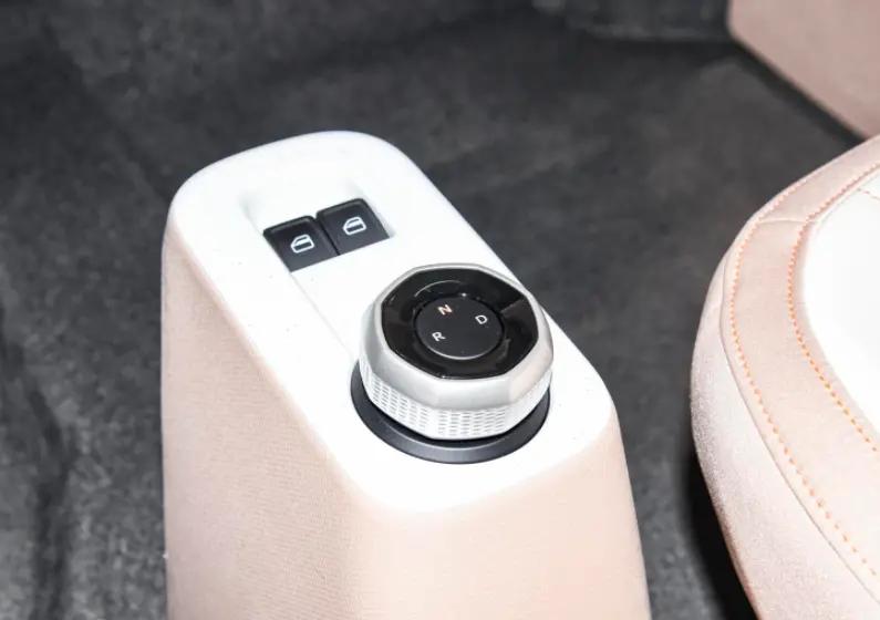 吉利熊猫mini对比长安糯玉米,吉利熊猫mini和qq冰淇淋哪个耐跑