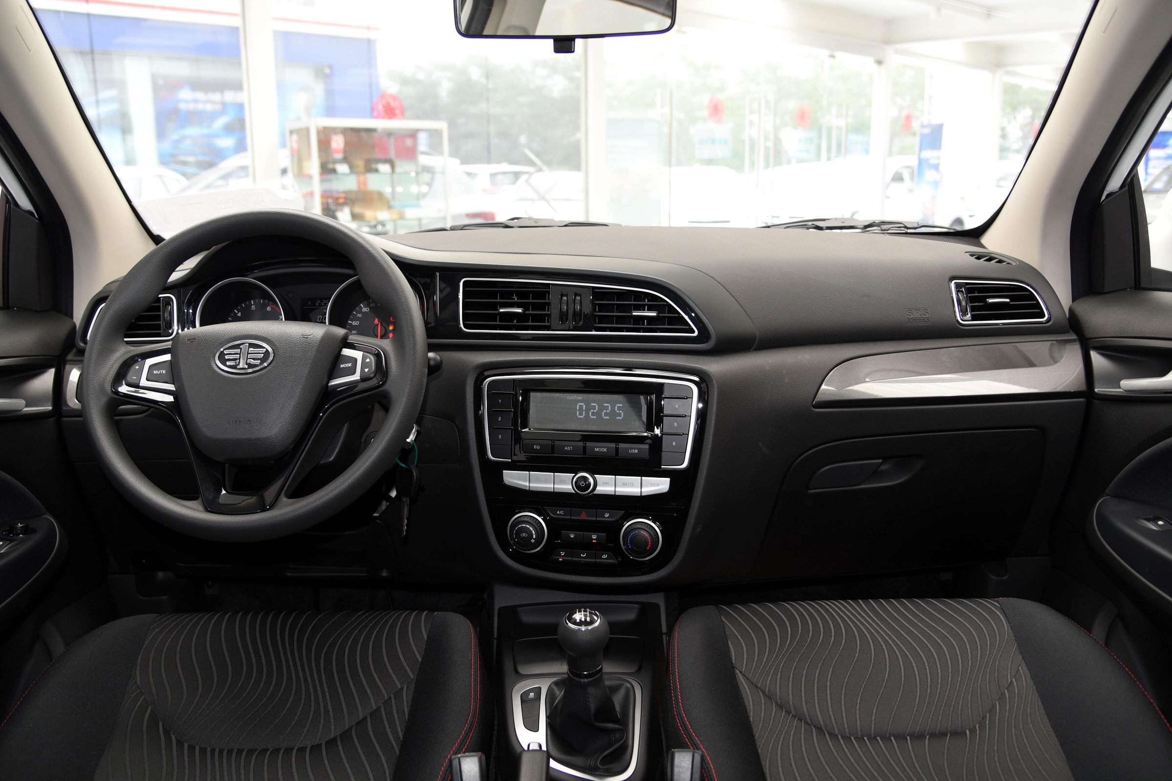 15年2月骏派d60自动1.8值多少钱,骏派d60与新d60有什么区别