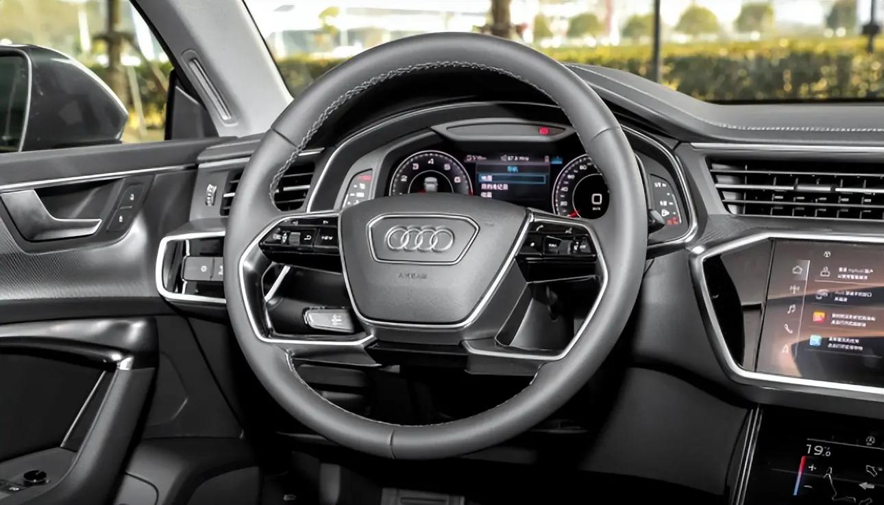 奥迪a7和奔驰e300l哪个好,四驱奥迪a7l