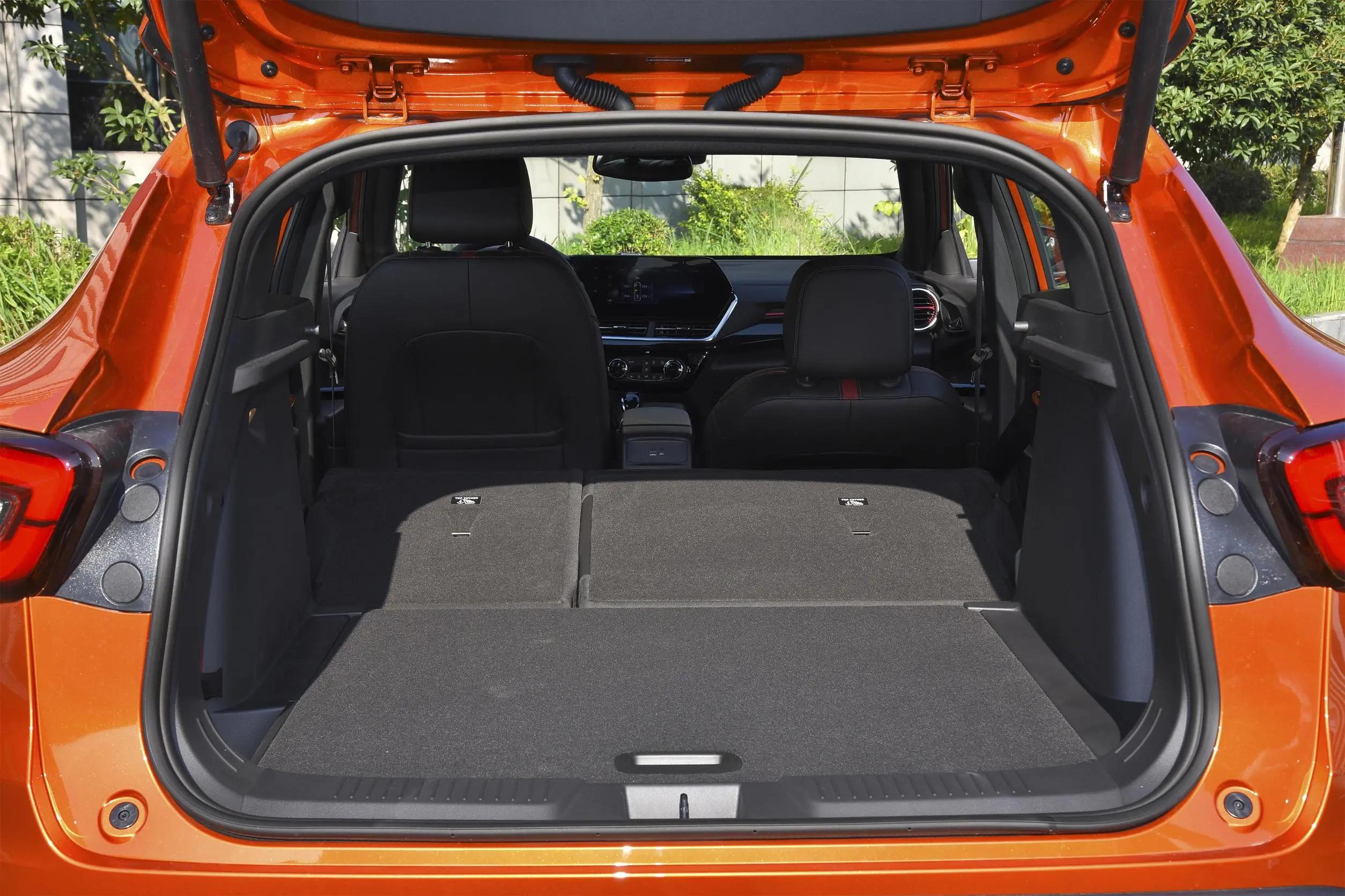 雪佛兰新星迈罗尺寸,雪佛兰科迈罗选哪个版本