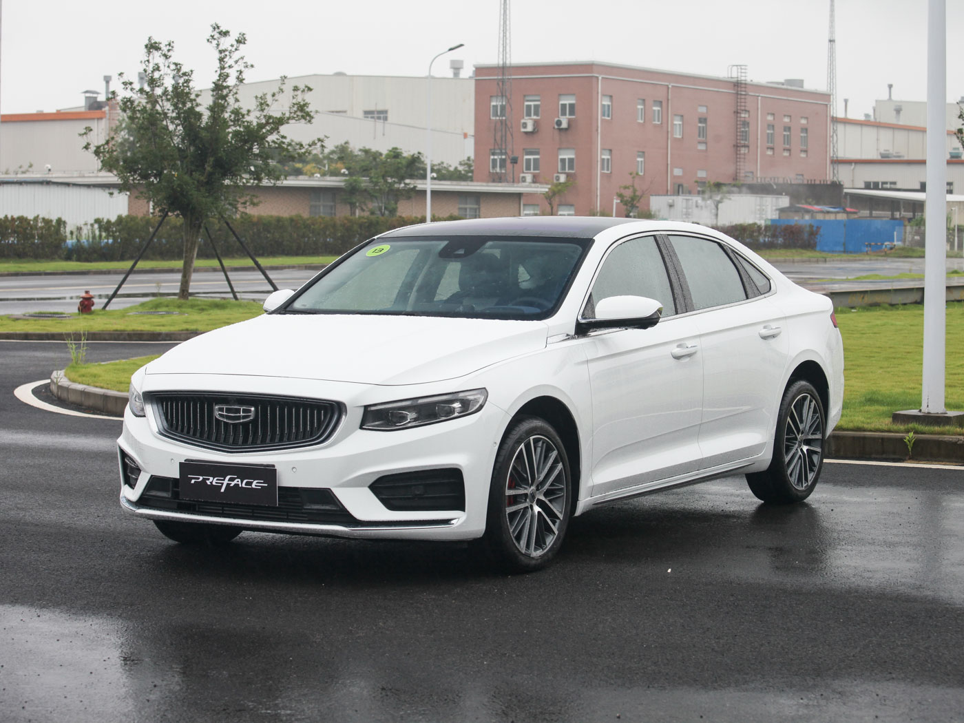 10来万买新能源车还是燃油车,2.0t新车油耗