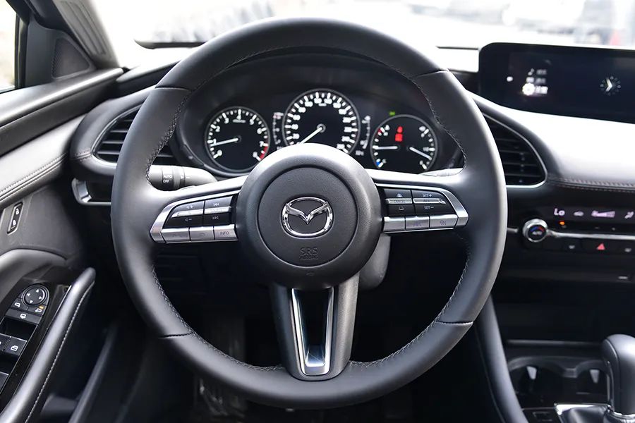 马自达3时尚版,马自达3昂克赛拉和宝马1系