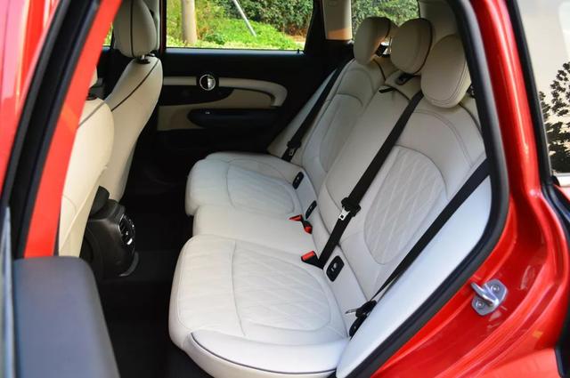 女性开宝马mini给人什么感觉,年轻人第一台车建议选宝马mini吗