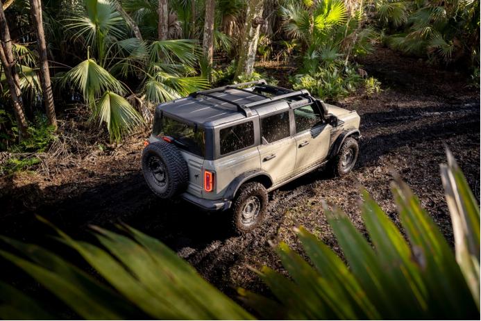 牧马人克星福特bronco两门版谍照,福特烈马bronco跟牧马人哪个好