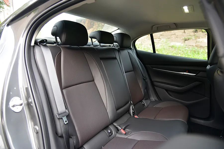 马自达3时尚版,马自达3昂克赛拉和宝马1系