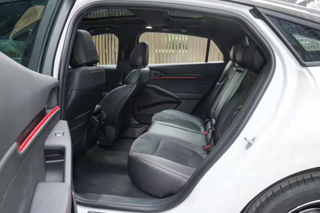 新款蒙迪欧上市售价17.98万元,新福特蒙迪欧预售价15.98万起