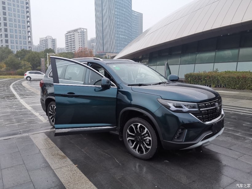 新风行t5增自动舒适型售8.99万元,东风风行t5盛世款pk广汽传祺gs4