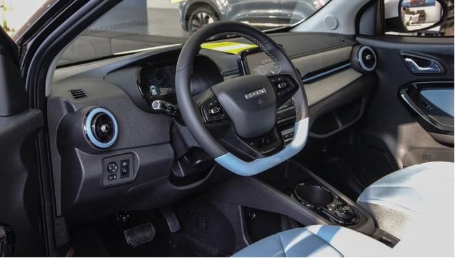 奇瑞小蚂蚁2022款甜粉款,小蚂蚁罗曼斯和全糖甜粉款区别