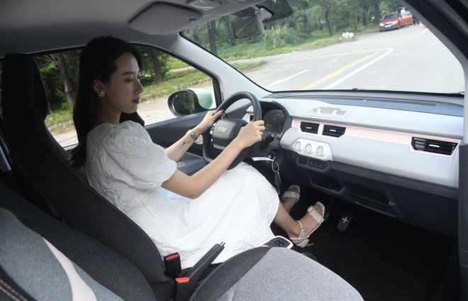 三部iPhone就能买QQ冰淇淋没有融在嘴里却是甜在心里