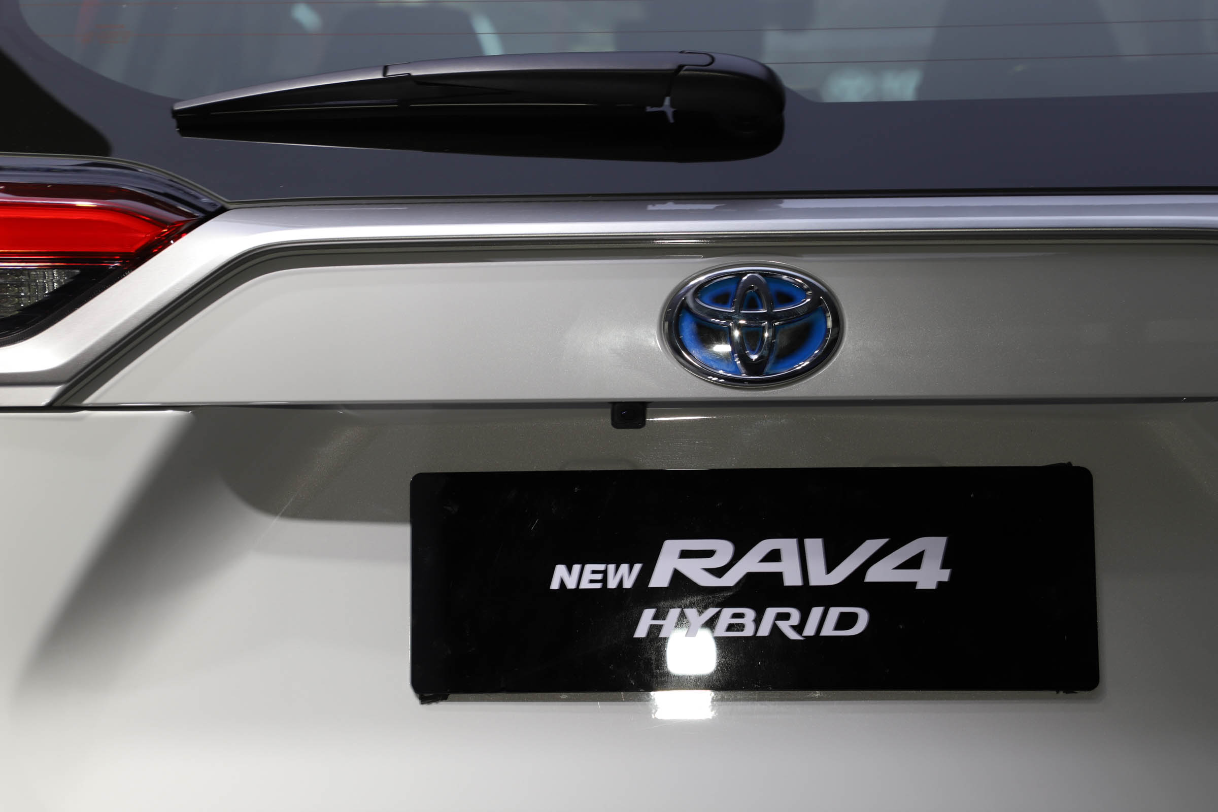 rav4荣放双擎详细测评,2022款rav4荣放2.0lcvt两驱尊贵版