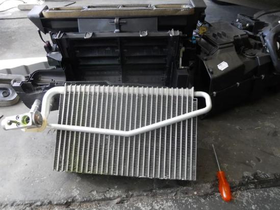 汽车空调制冷有异味暖风就没有,汽车空调制冷有臭味是什么原因