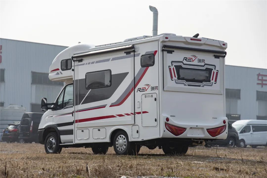 豪华版瑞弗v820双拓展房车,瑞弗v820房车巅峰版区别