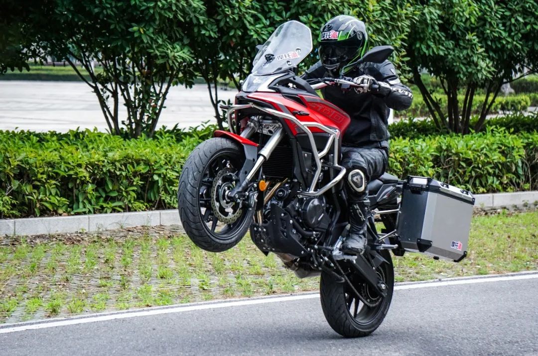 进步很大但是仍然任重道远,进步明显继续努力