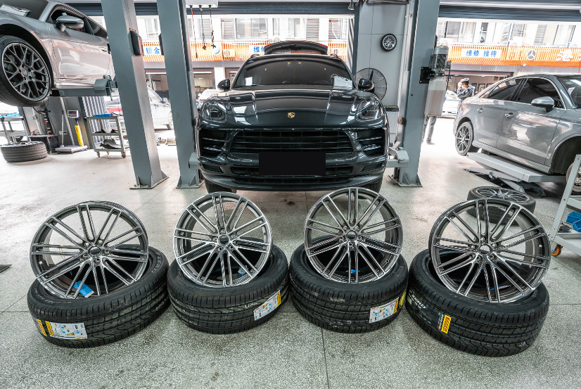 保时捷迈卡macan2.0t,保时捷macan改超宽胎