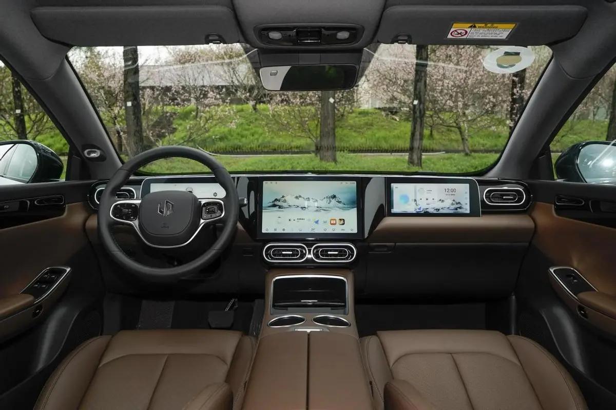 车长5050mm售价19w,零跑13.98万刚开始预售优惠价