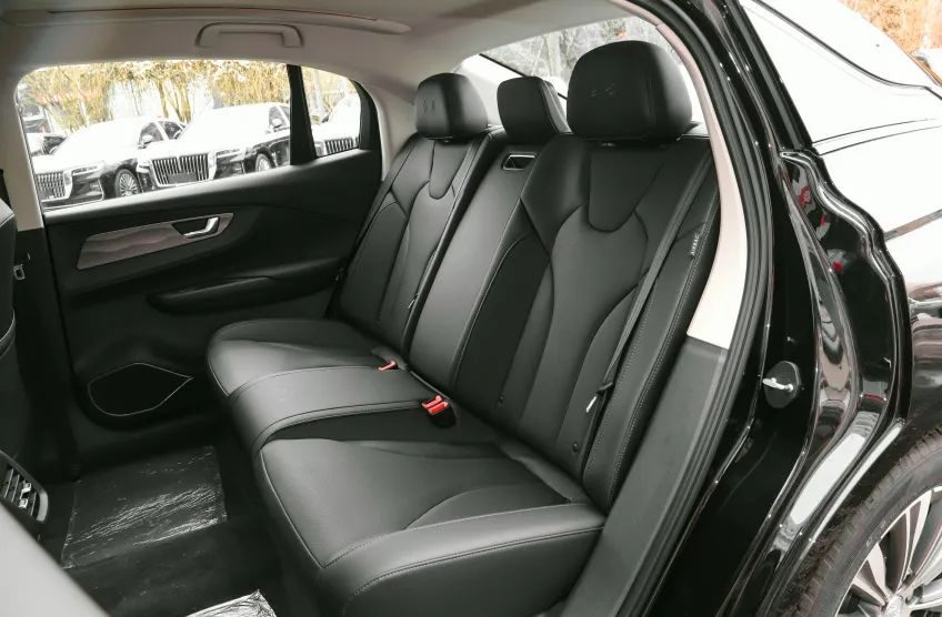 23年红旗e-qm5用车感受,新能源红旗e-qm5落地