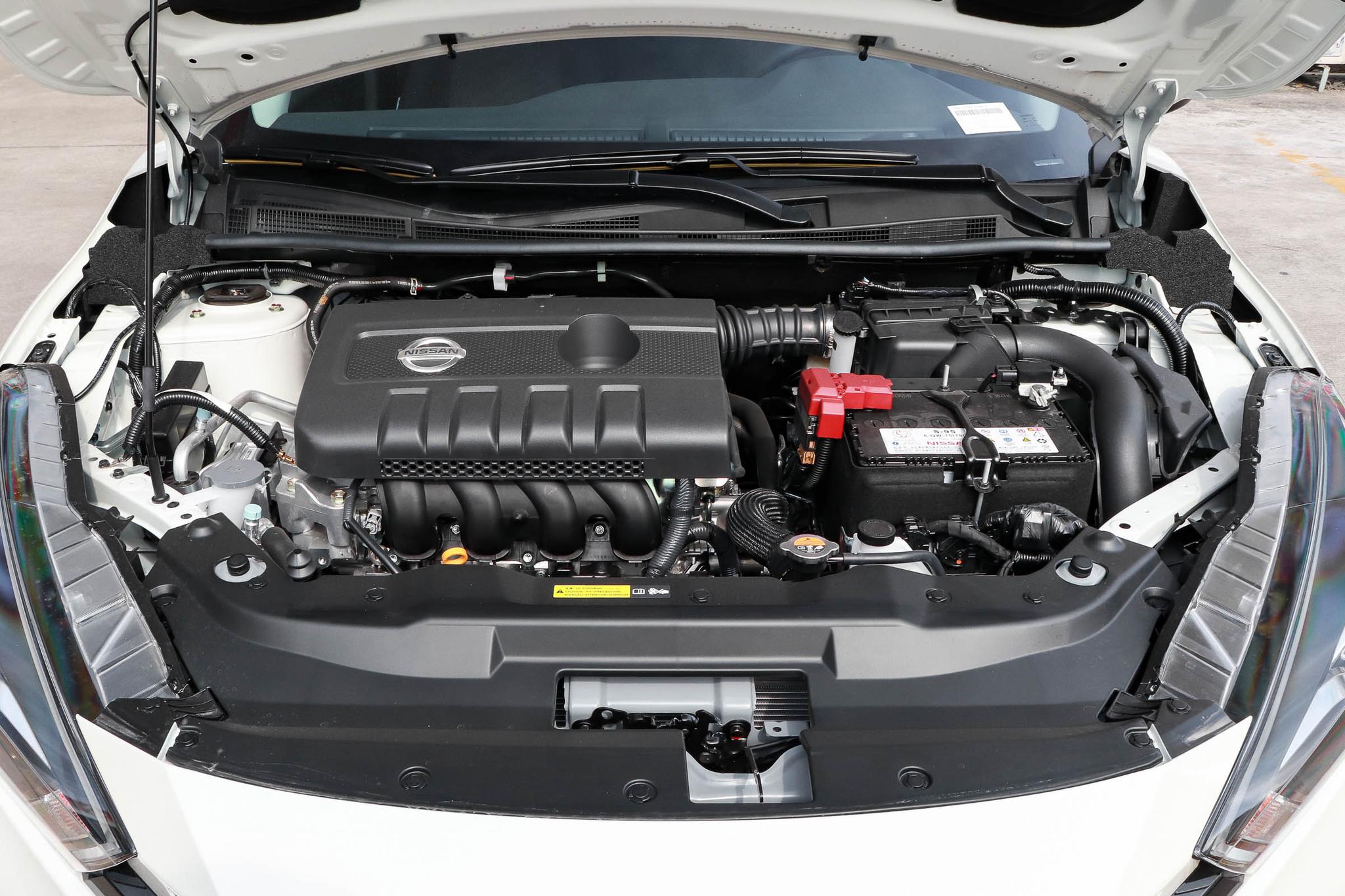 06年的蓝鸟2.0它的油耗高吗,日产蓝鸟有哪些配置