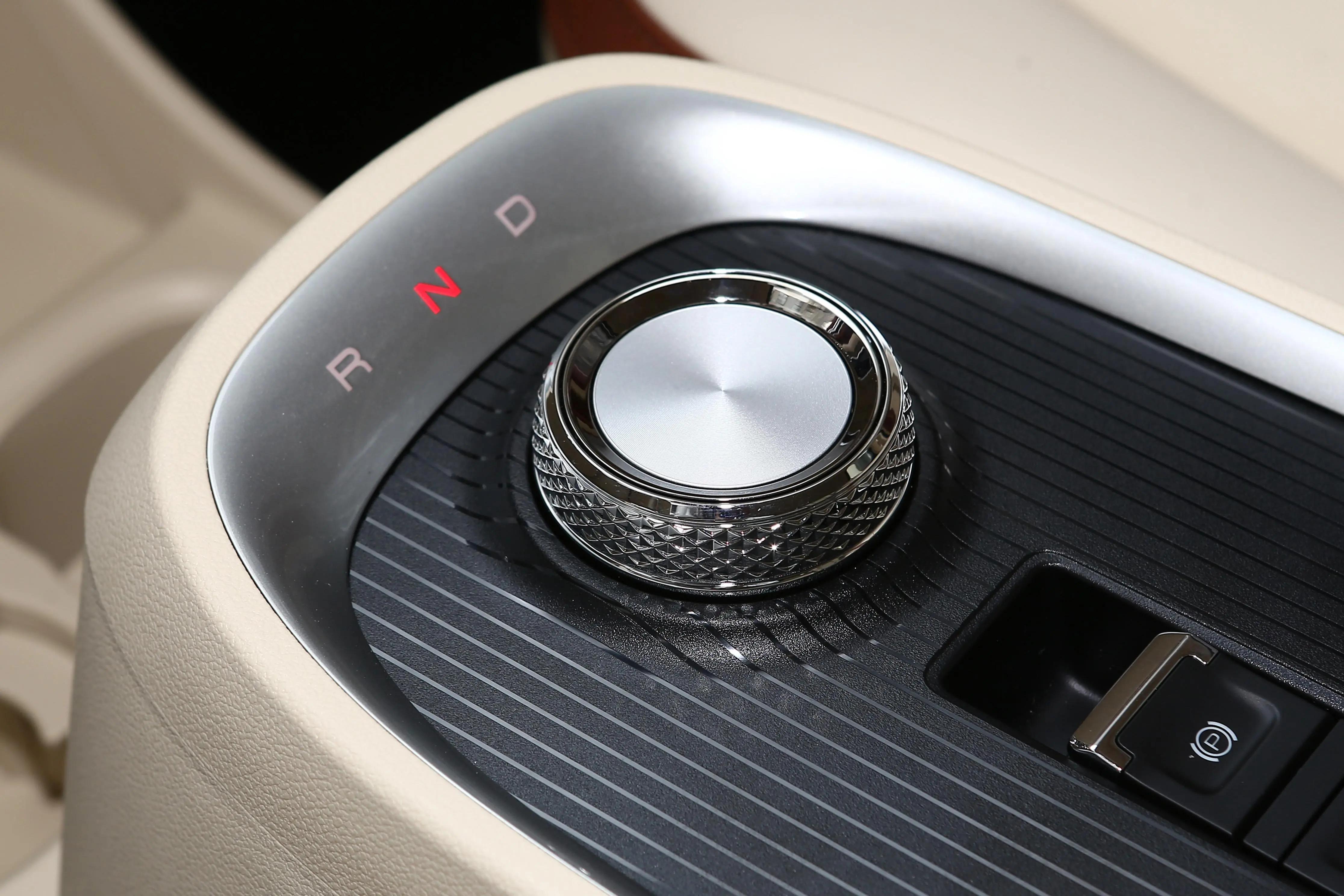 一款非常适合小姐姐的专属座驾,适合小姐姐买的高颜值纯电代步车