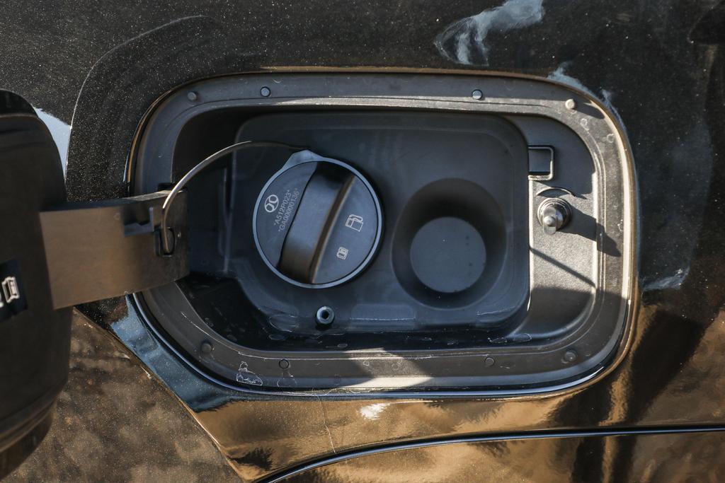 硬派和家用能兼顾吗？全面解读北京BJ60，这车能火起来吗？