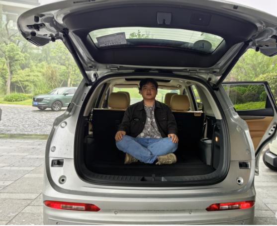 蓝电e5混动空间体验,蓝电e5试驾体验