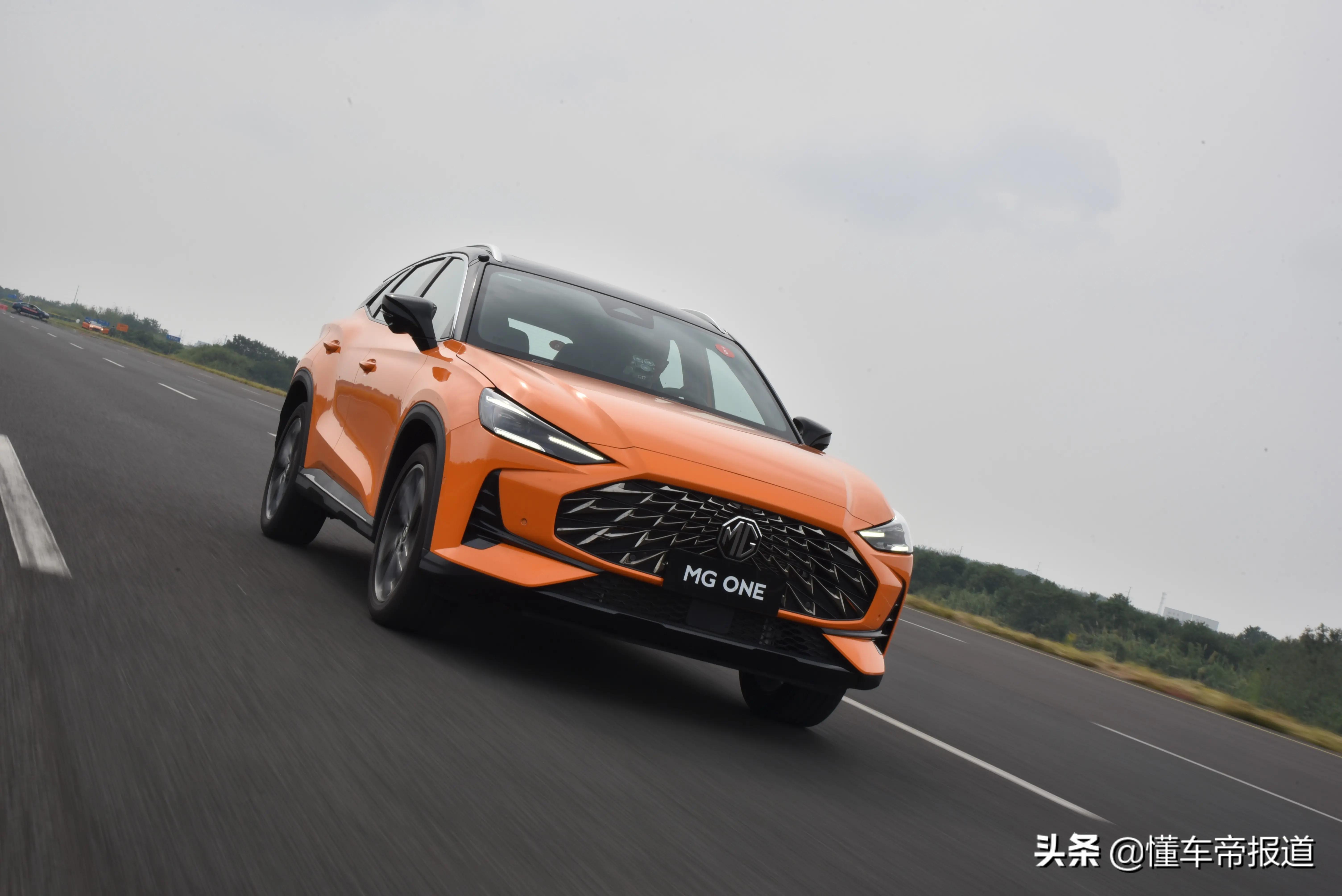 名爵MGone试驾,游刃有余场地试驾上汽名爵mgone