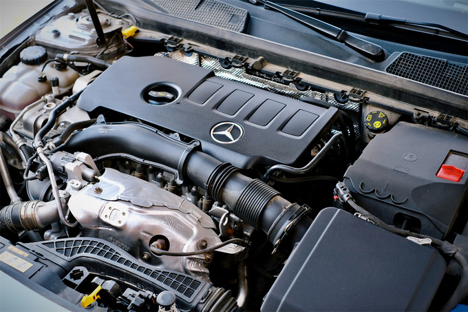 《豪华180》评测奔驰CLA猎跑车40万的小众车如何诠释豪华？