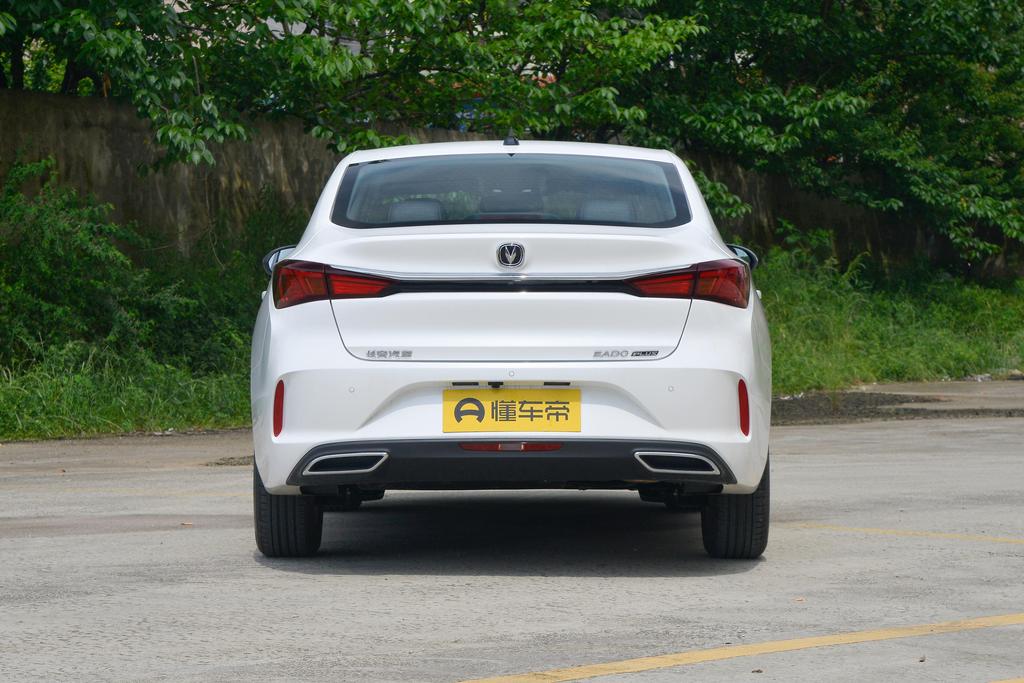 逸动的前保险杠区域,逸动plus20231.4t尊贵版前保险杠