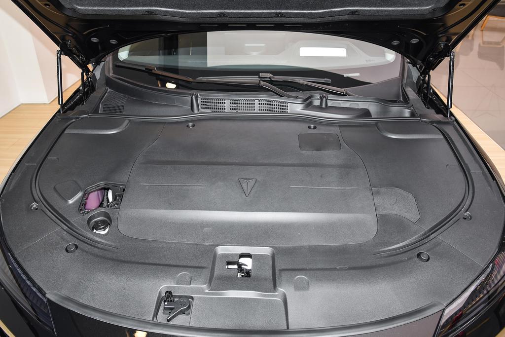 20万国产燃油轿车的王炸,最新款吉利王炸轿车