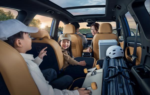 吉利豪越l2023款七座suv,全新大7座suv吉利豪越国内首秀