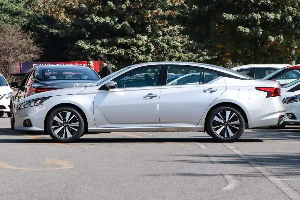 外观沉稳大气动力十足,外观沉稳大气的车