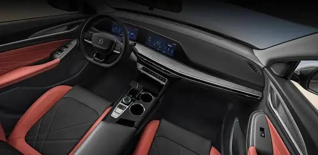 1.4T蓝鲸发动机，百公里油耗6.4L，长安逸动适合家用，价格亲民