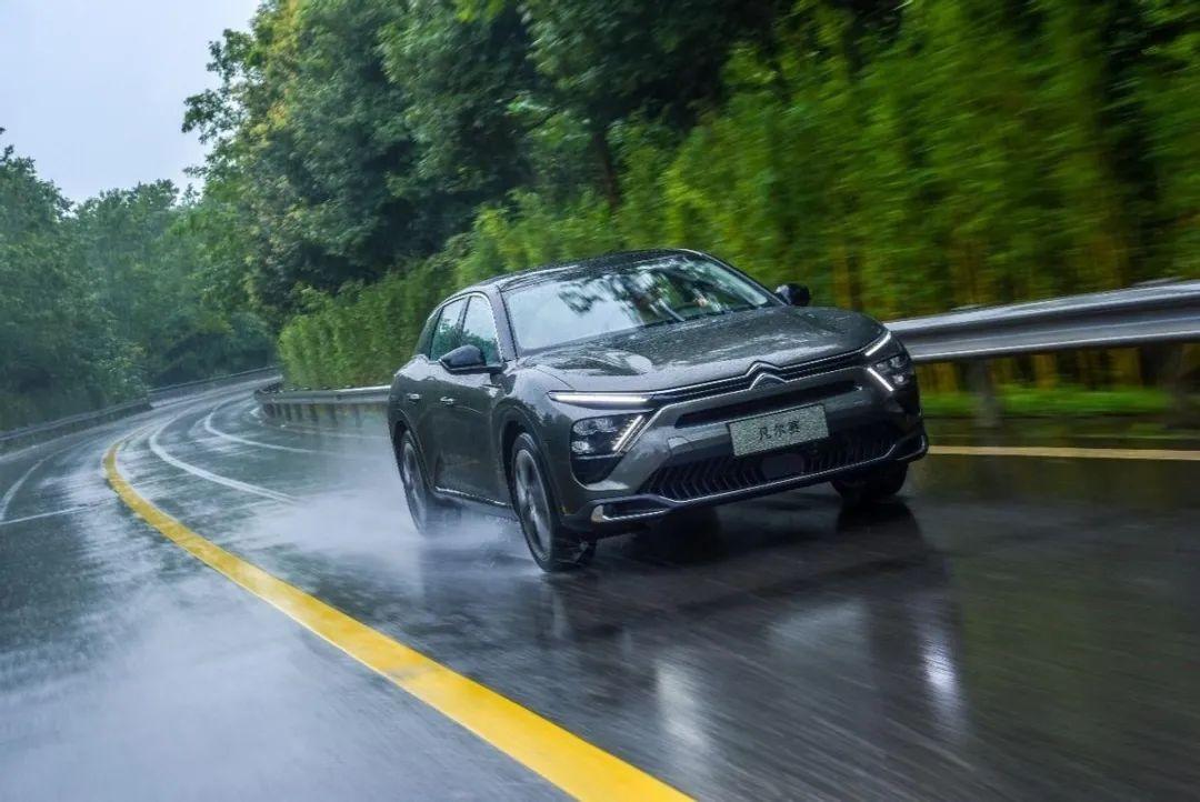 2023款凡尔赛c5x二级车落地价,凡尔赛c5x2022款和2023款有什么区别