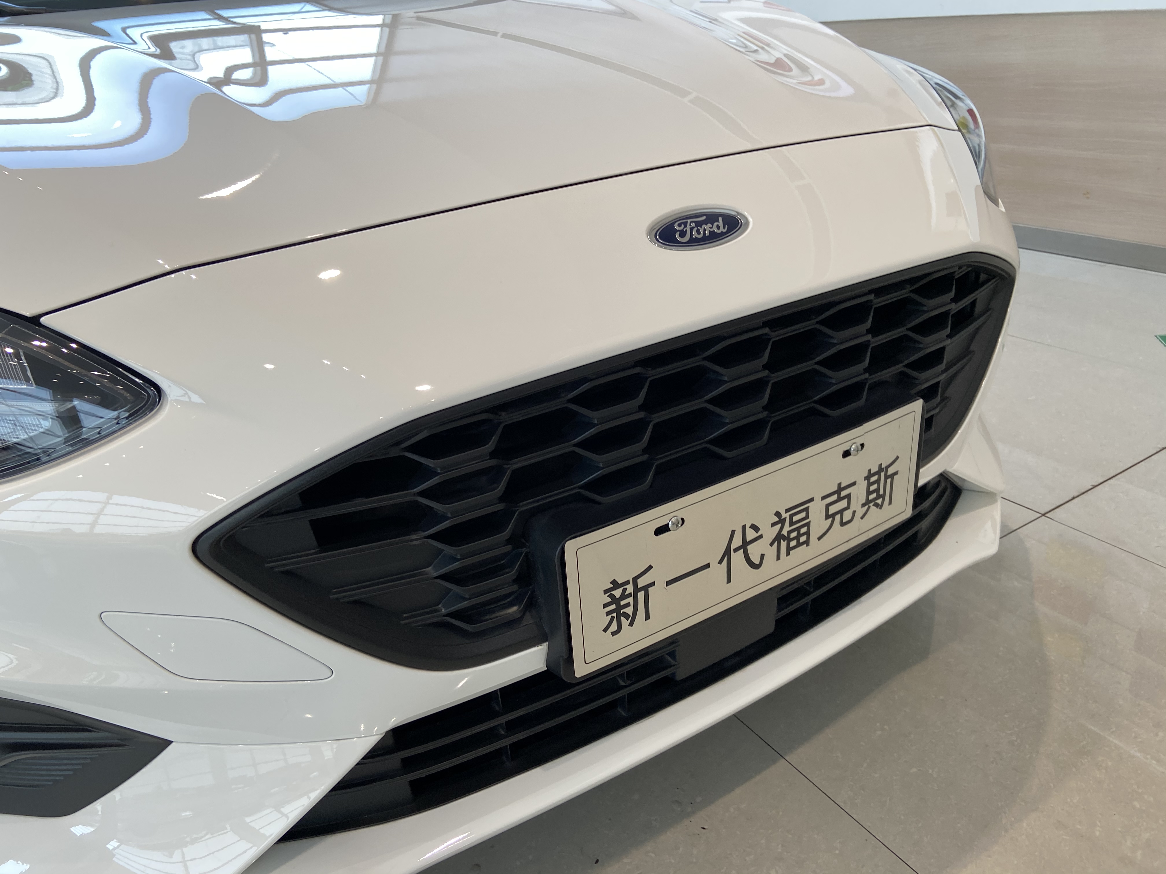 颜值在线的美式“钢炮”！运动属性拉满，实拍长安福特福克斯