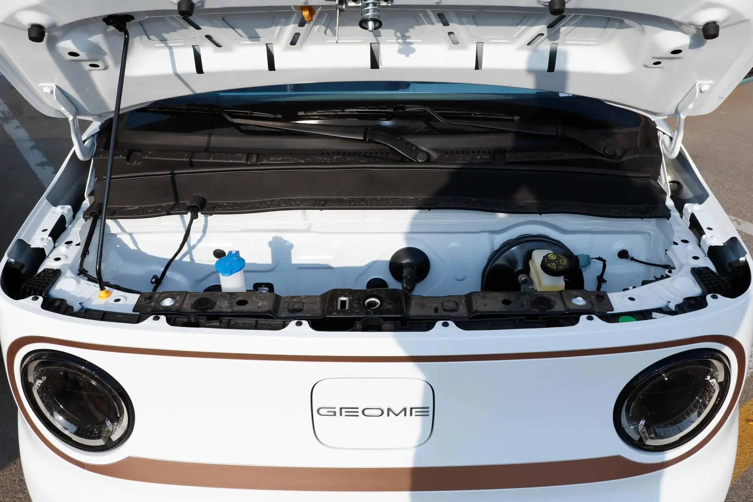 吉利熊猫mini落地价格,吉利熊猫和五菱宏光mini哪个大