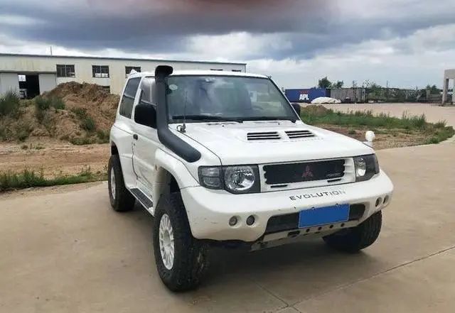 三菱山猫帕杰罗evo,三菱帕杰罗v87和evo发动机一样吗