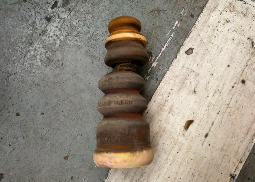 汽车避震器弹簧变形了正常吗,避震器阻尼正常但还是有异响