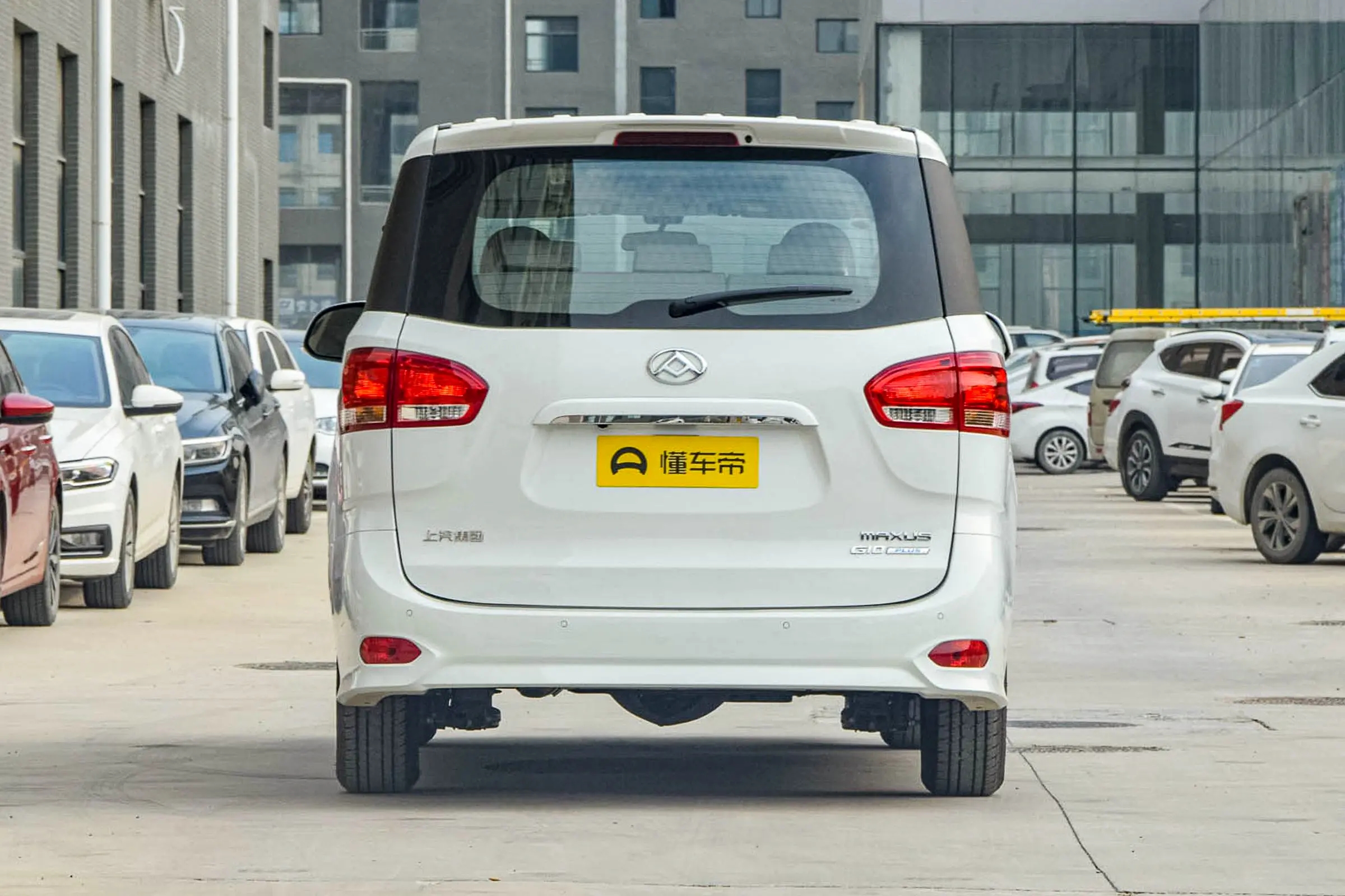 想买柴油版自动挡7座MPV,可以看看上汽大通MAXUSG10,省油还有劲