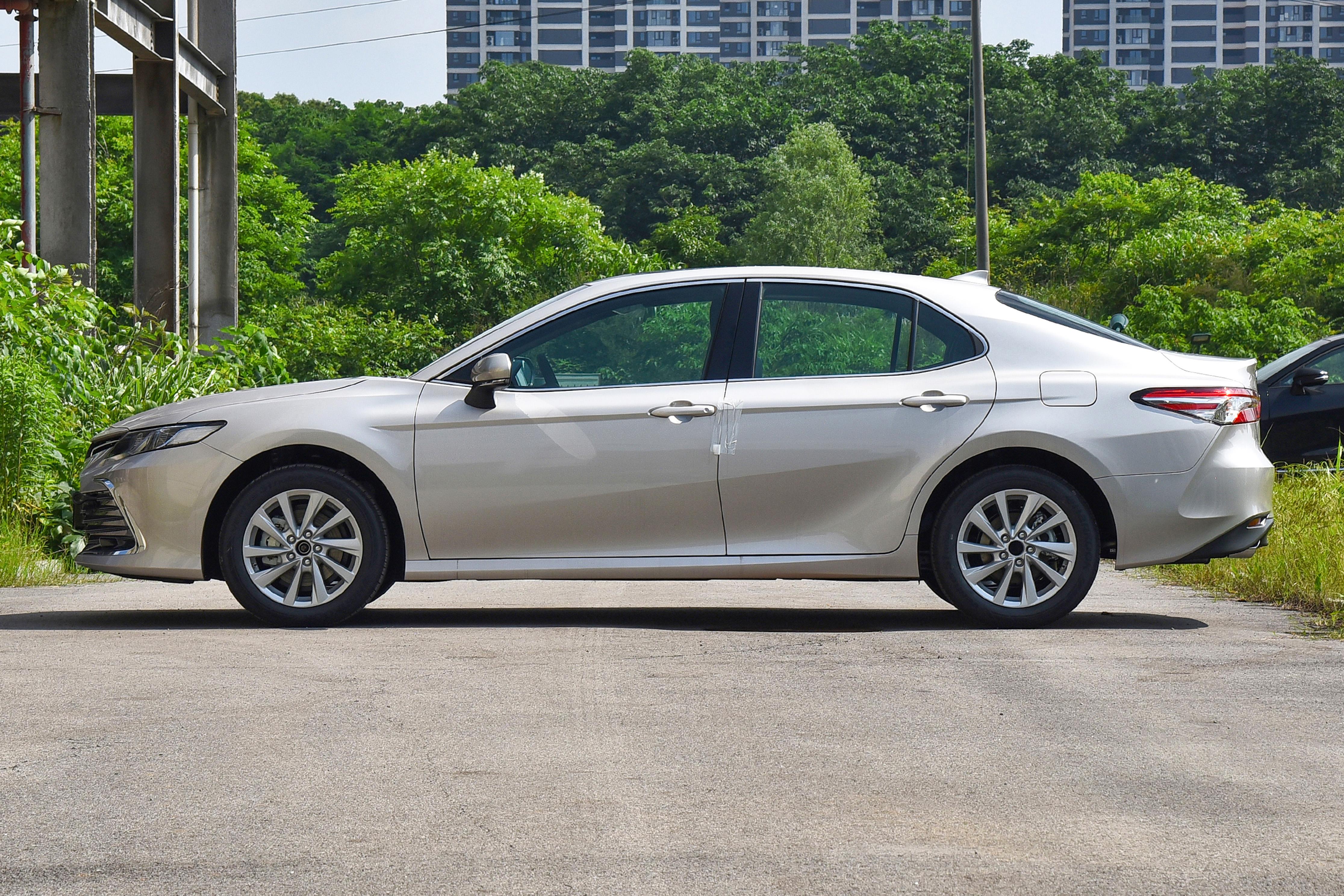 丰田凯美瑞2020款2.0豪华版价格,丰田凯美瑞2.0cvt动力够用吗