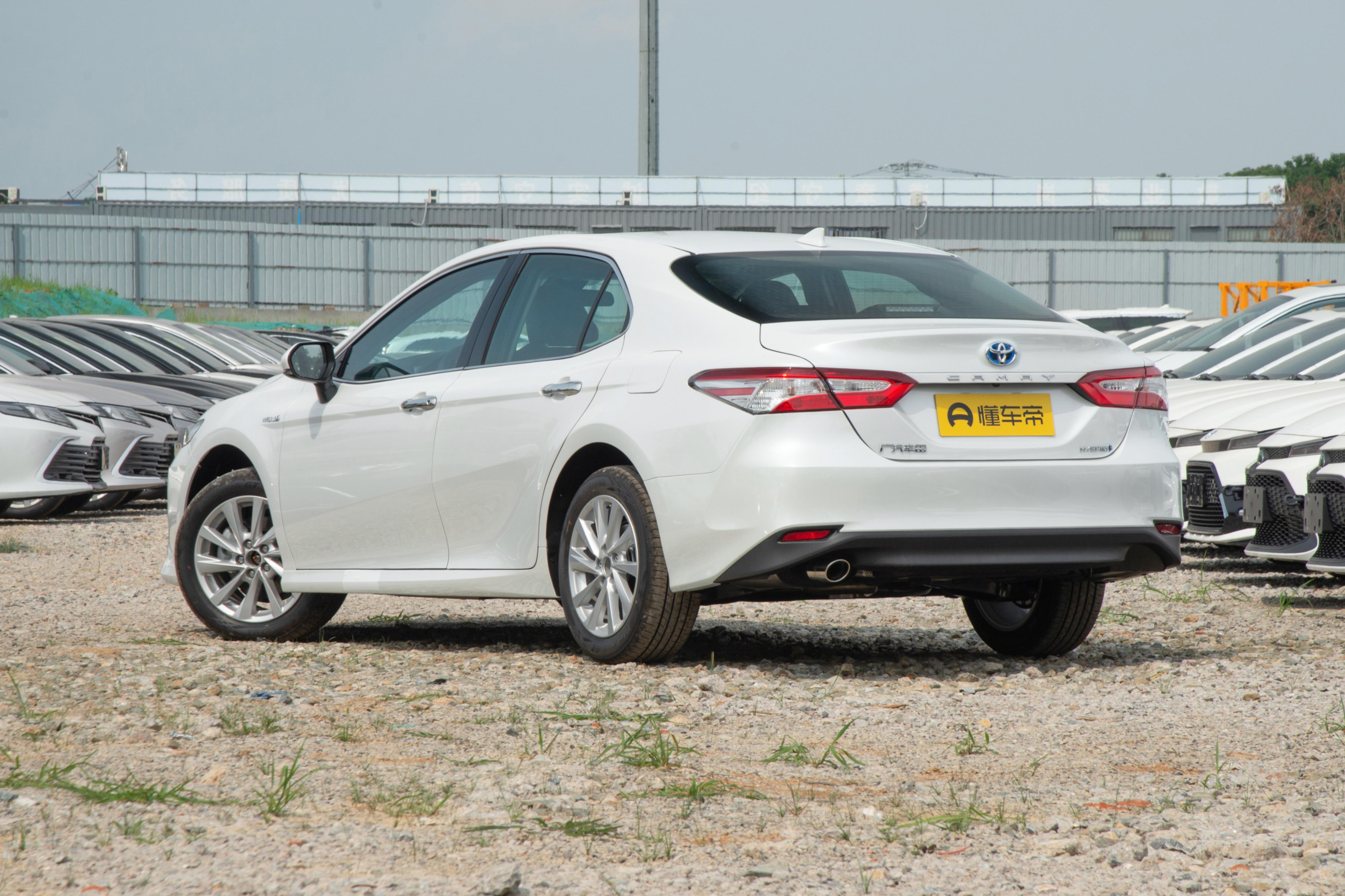 丰田凯美瑞2.5混动入门版测试,新丰田凯美瑞2.5升混动版到店实拍