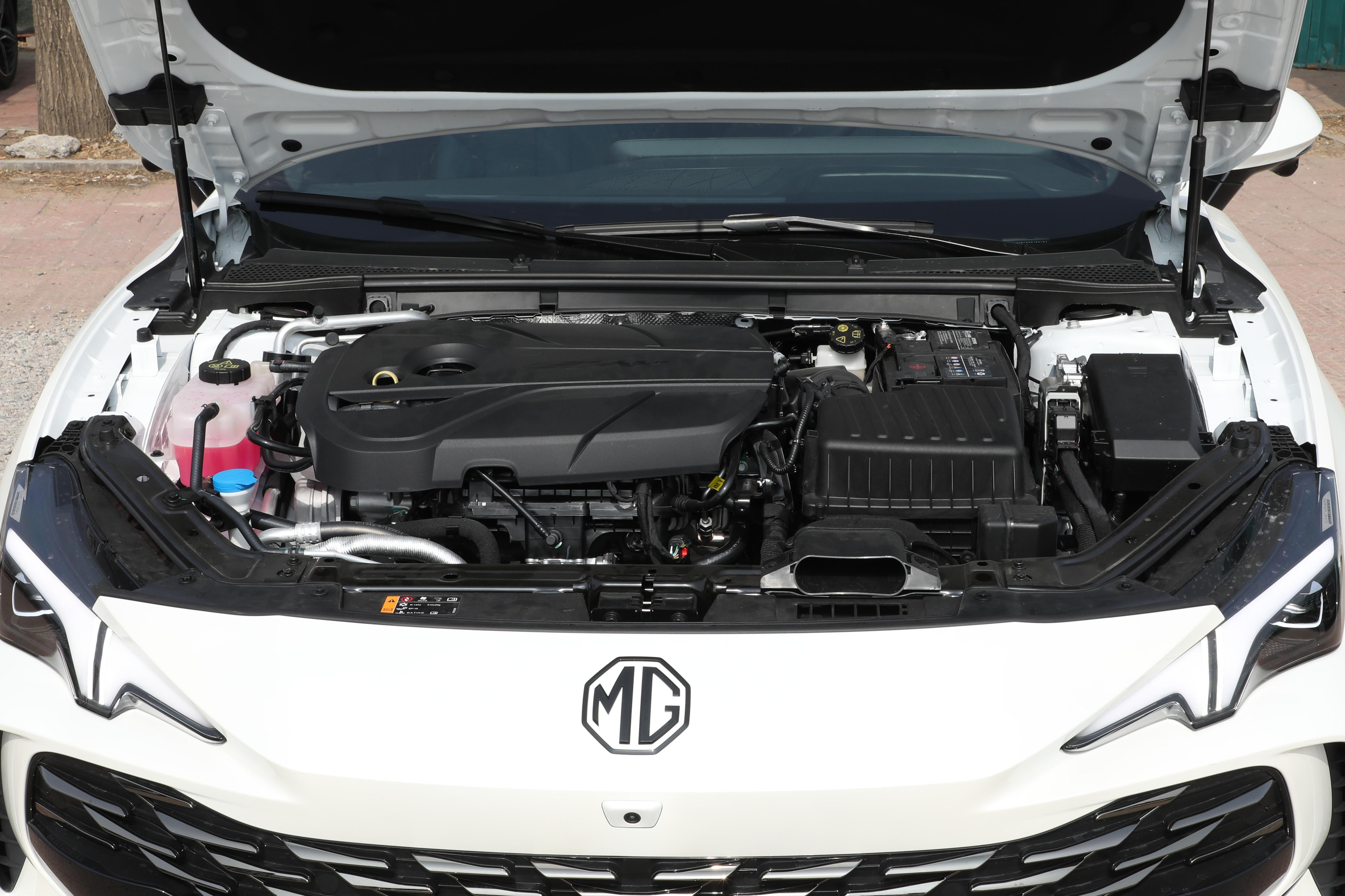 15万左右掀背式轿车有哪些,车子是买朗逸好还是奔腾b70好