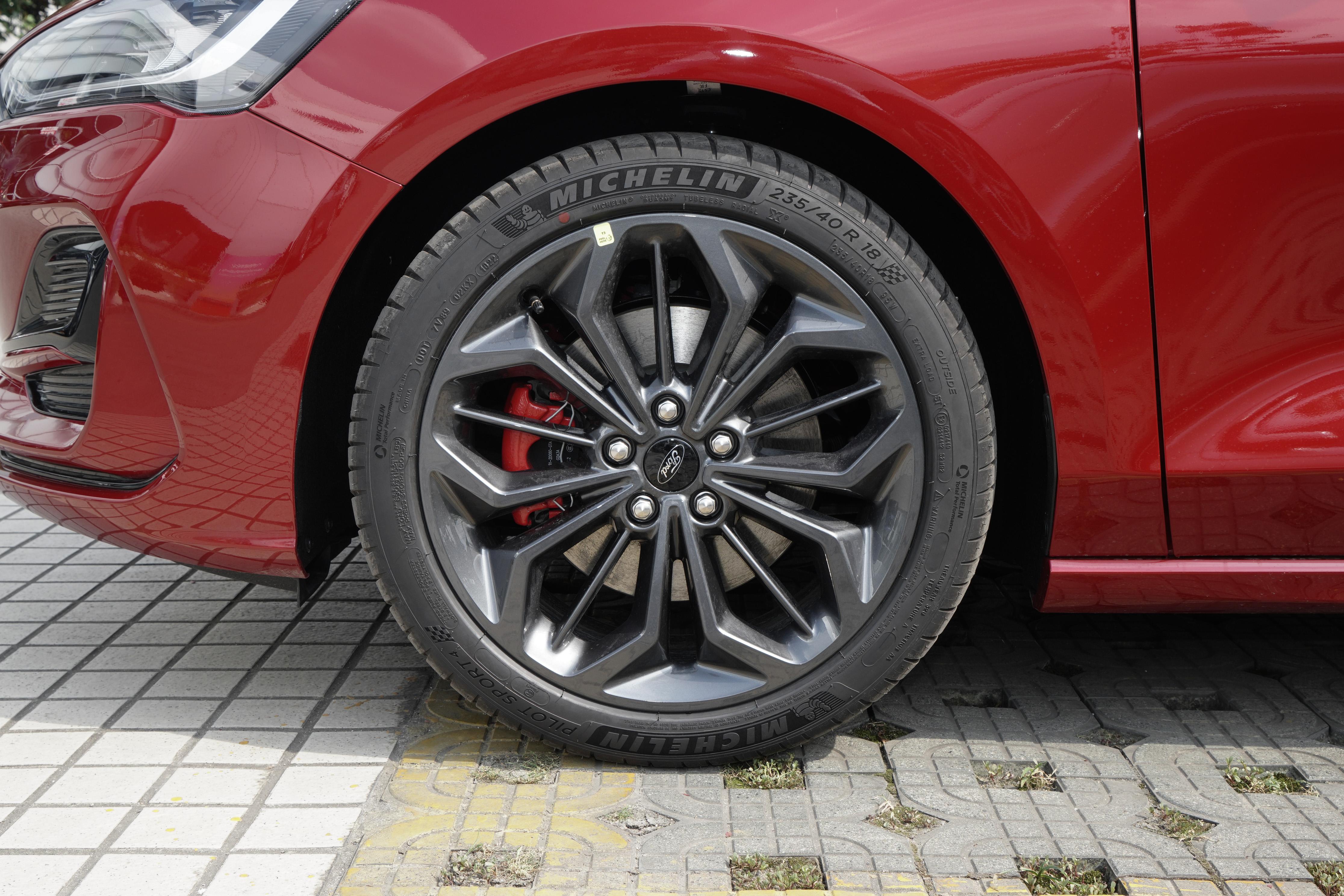 福特福克斯两厢新款测评,试驾老款福特福克斯两厢自动挡