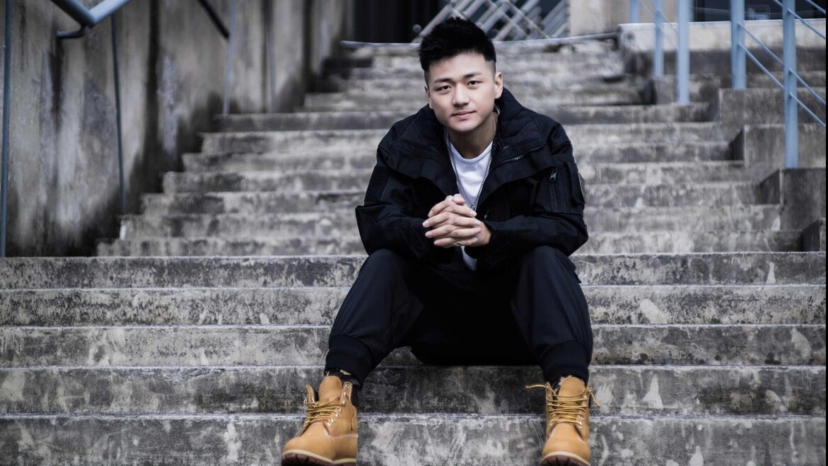 小说：21岁小丫头为了变成情场高手，抓着总裁当陪练，他愤怒