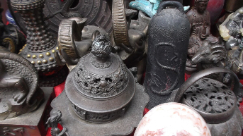 小说：宫中赴宴，车夫突然不见，马发狂乱跑，嫡女吓得花容失色