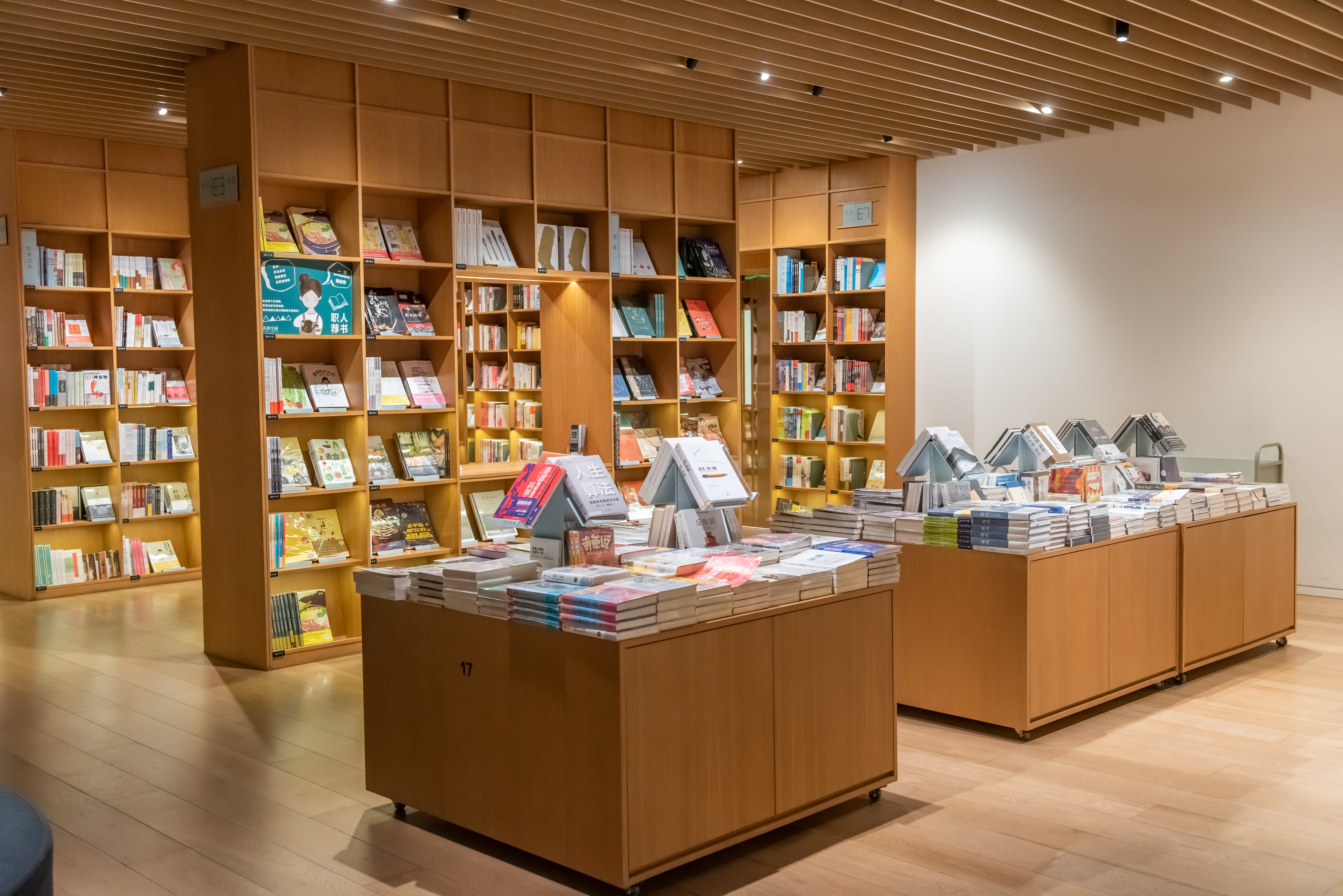 “圣雄”甘地56岁时在狱中所写！这部自传令万千读者动容