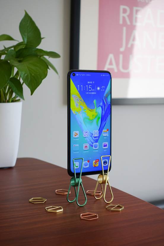 荣耀v20年度旗舰机对比,荣耀v20值得买吗最新