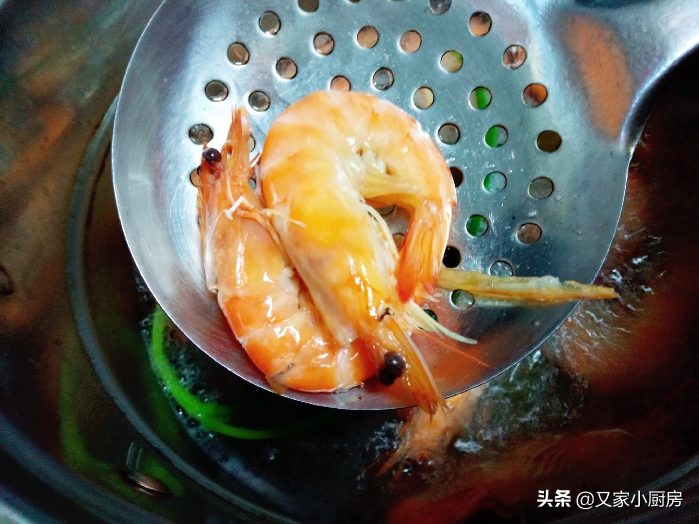 水煮虾是要热水下锅还是冷水下锅,正宗水煮虾的做法是热水还是冷水