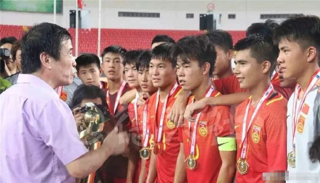 解读:白岩松连线陈戌源,中国足球的未来都在这番话中